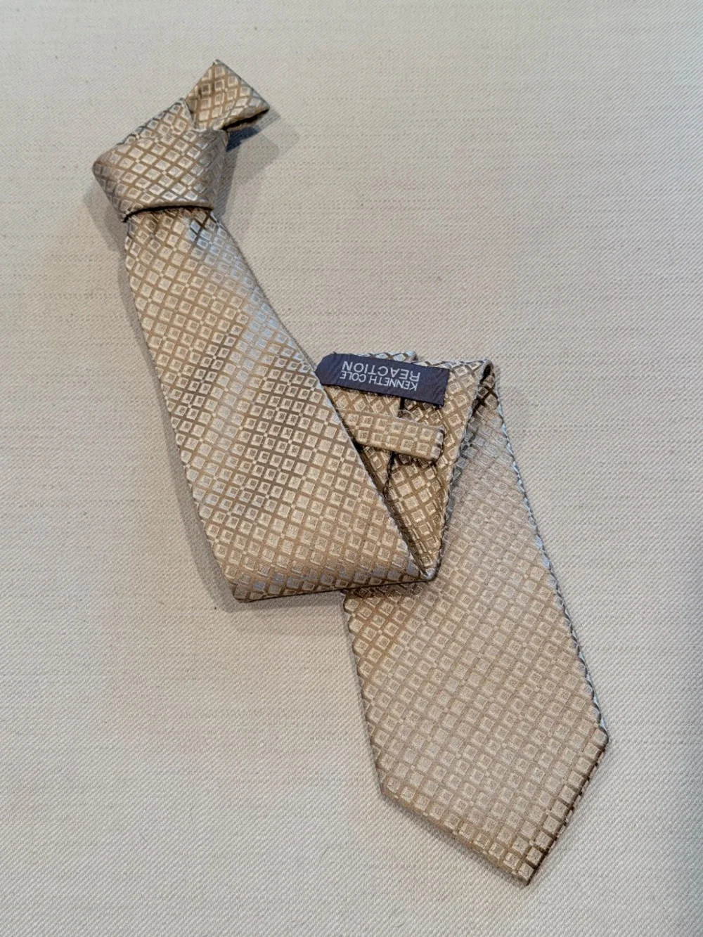 5 for $15 🌸 KENNETH COLE REACTION | Gold Diamond Pattern 100% Silk Tie for Men